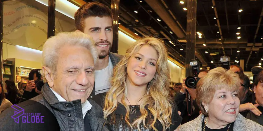 Shakira and Gerard Piqué posing with Shakira's parents and family members, including the Mebarak lineage.